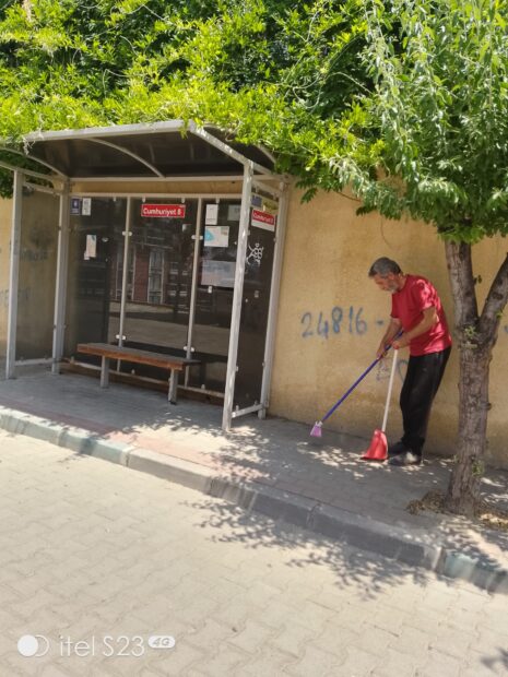 EMEKLİ ÖĞRETMEN’DEN ÖRNEK SİTESİNDE ÖRNEK DAVRANIŞ