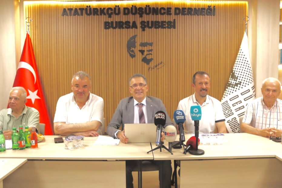 Gürhan Akdoğan; “Cumhuriyetin Kuruluş Esaslarından ve Ulusal Bütünlüğünden Taviz Vermeyin”