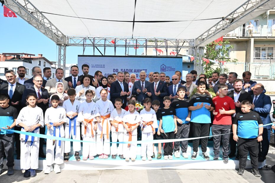DR. SADIK AHMET GENÇLİK VE SPOR MERKEZİ AÇILDI