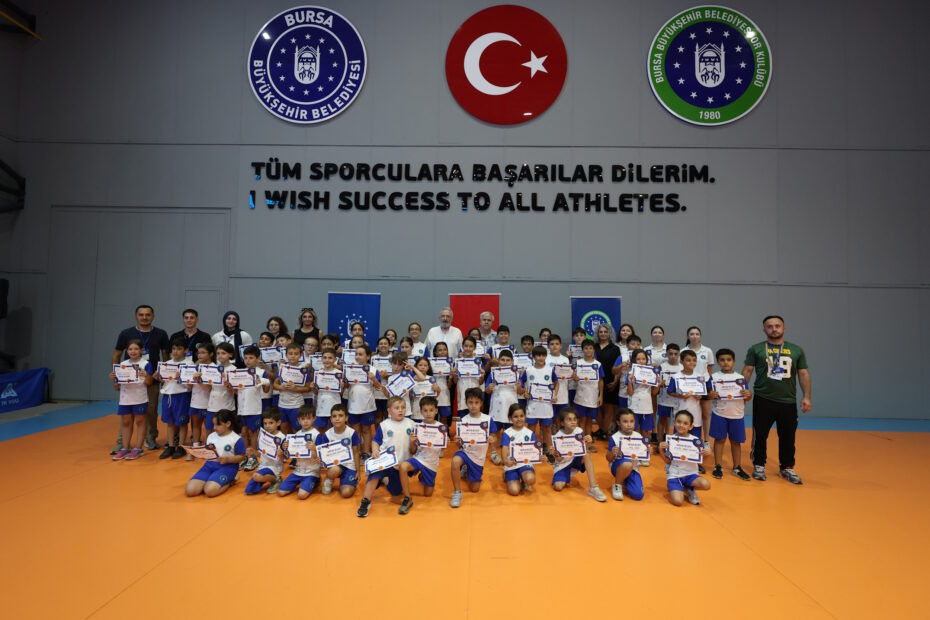 Yaz Spor Okulları’nda çocuklar sertifikalarına kavuştu