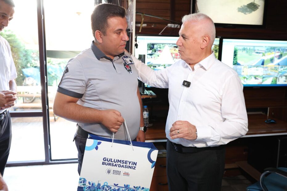 Kahraman güvenlik görevlisine Başkan Bozbey’den tebrik