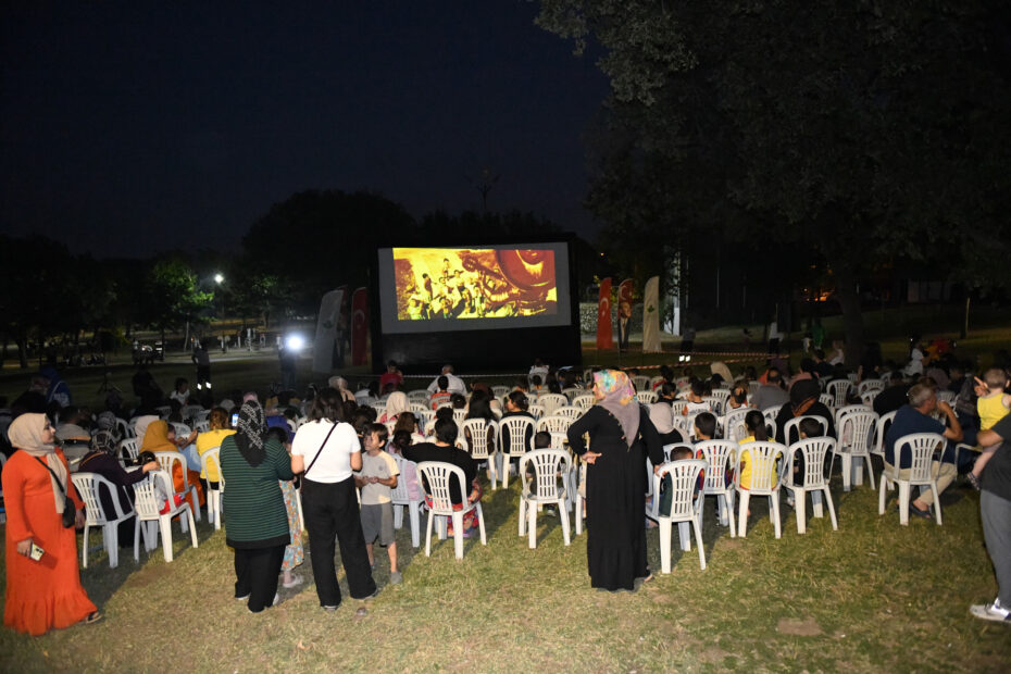 Osmangazi’de açık hava sinema keyfi devam ediyor