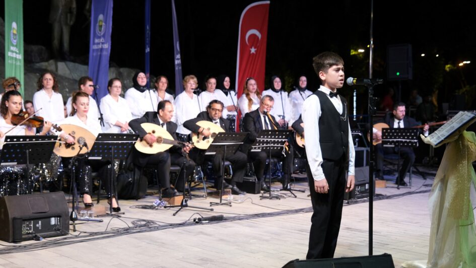İNEGÖL BELEDİYESİ TSM KOROSU’NDAN KULAKLARIN PASINI SİLEN KONSER