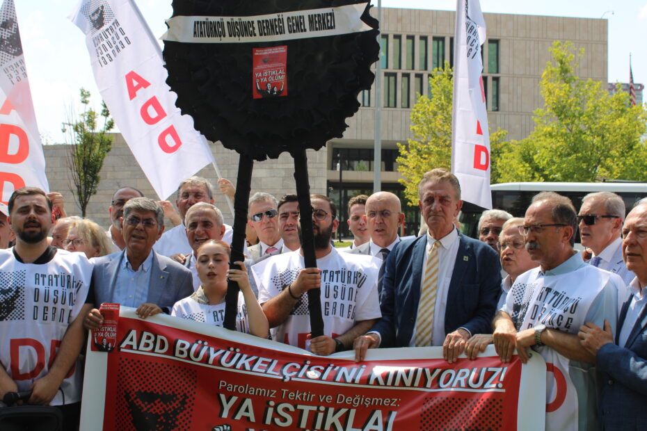 ADD BURSA; “TÜRKİYE’Yİ ABD’NİN SÖMÜRGESİ KENDİSİNİ DE SÖMÜRGE VALİSİ SANAN ABD BÜYÜKELÇİSİ’Nİ KINIYORUZ”