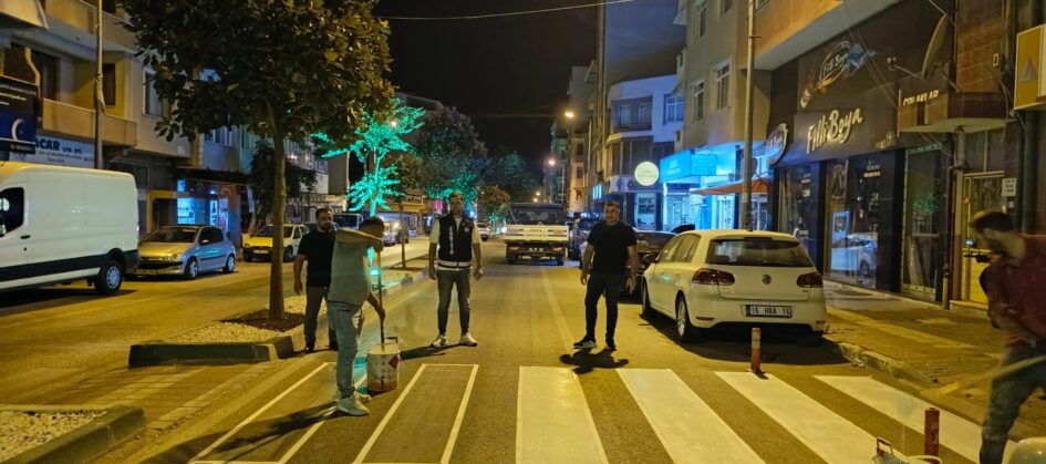 Karacabey Belediyesi İlçe genelinde yaya geçitlerini yeniledi