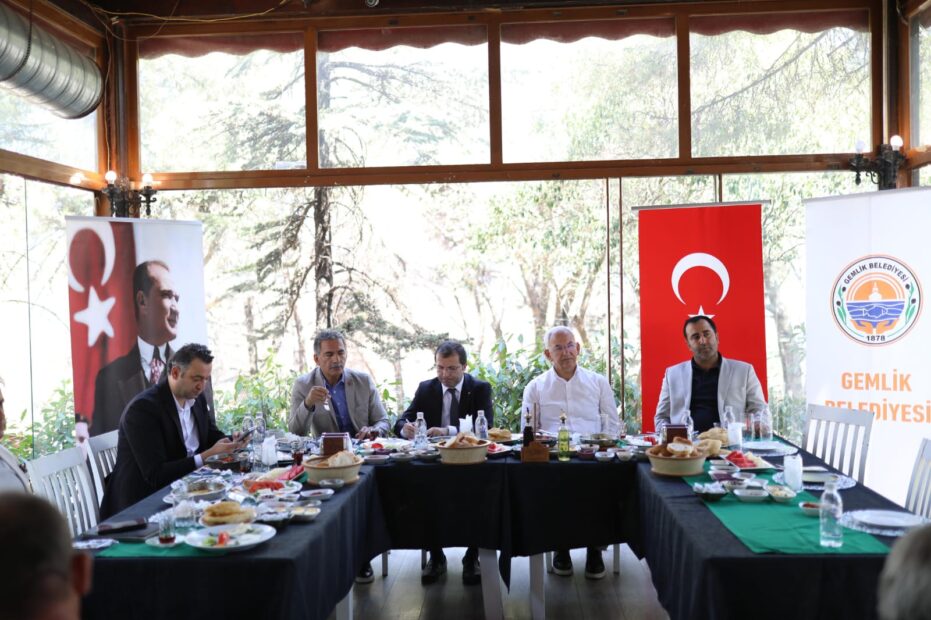 CHP GEMLİK’TEN MAHALLELERE YAKIN MARKAJ: SORUNLAR MASADA, ÇÖZÜMLER YOLDA