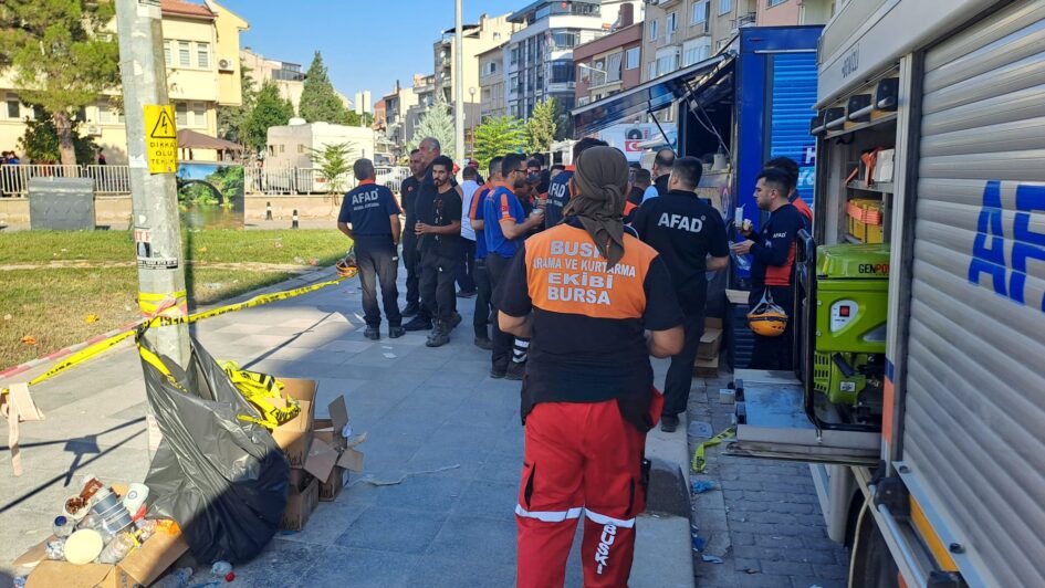 BALIKESİR’DE DEPREMİN YARALARINI BİRLİKTE SARDIK