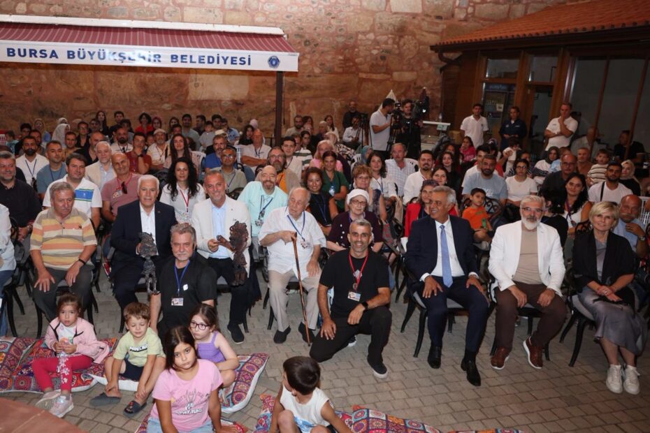 KARAGÖZ, DOĞDUĞU ŞEHİRDE YAŞIYOR