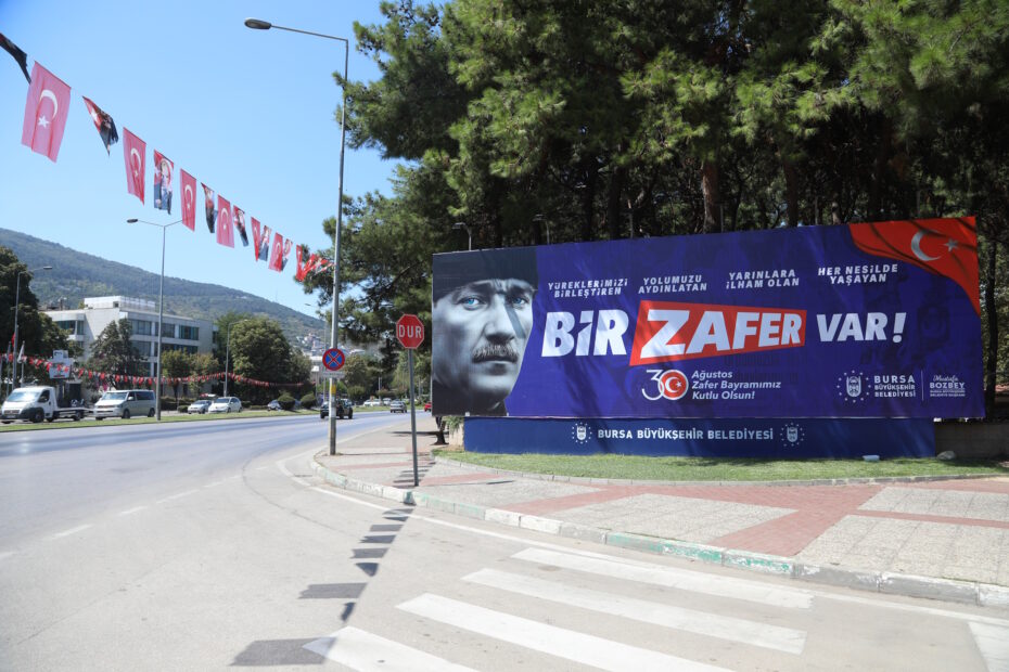 ZAFER BAYRAMI COŞKUSU BURSA’NIN HER KÖŞESİNDE!
