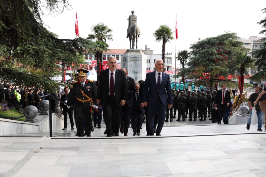 BURSA’DA ZAFER BAYRAMI COŞKUSU