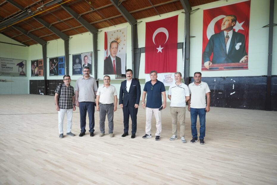 YENİŞEHİR KAPALI SPOR SALONUNUN ZEMİNİ YENİLENİYOR