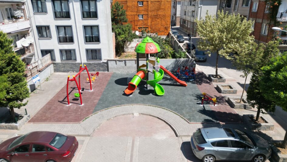 İNEGÖL BELEDİYESİ ESKİYEN ÇOCUK PARKLARINI YENİLİYOR