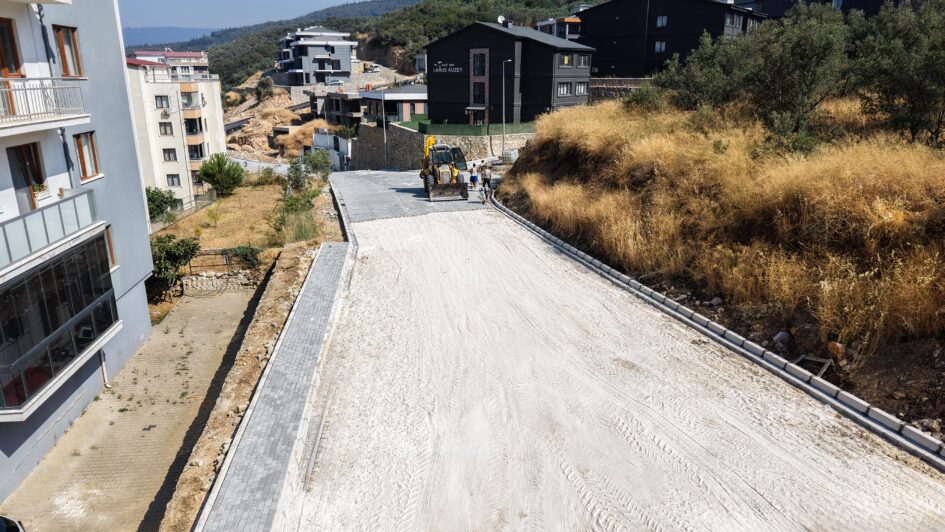 Gemlik’te Üç Koldan Yol Yapımı Sürüyor