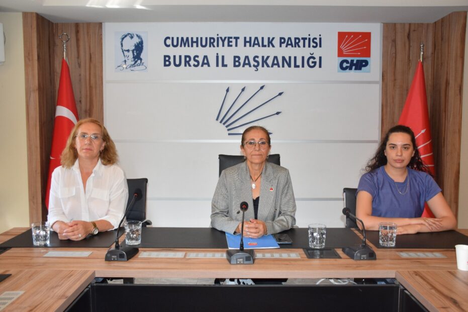 CHP Bursa İl Kadın Kolları’ndan kadın cinayetlerine tepki