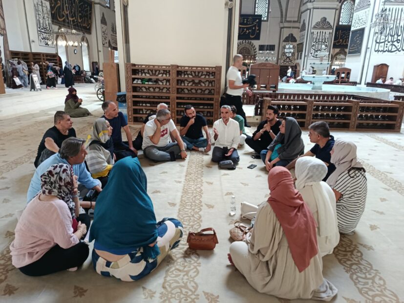 BURSA BÖLGESEL TURİST REHBERLERİ ODASI ULUCAMİDE HAT SANATI EĞİTİMİ YAPTI