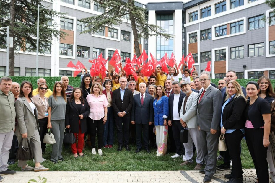 BURSA’DA SOKAKLAR DA ÇOCUKLAR DA GÜLÜMSÜYOR