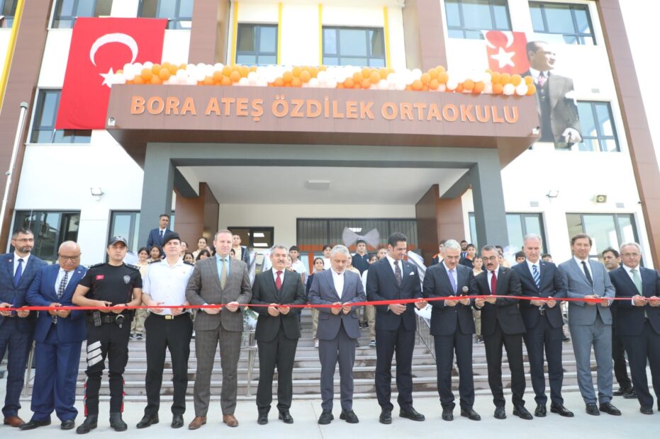 İNEGÖL’DE HEM YENİ EĞİTİM ÖĞRETİM YILI HEM YENİ OKUL BİRLİKTE AÇILDI