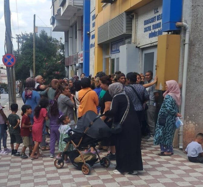Karacabey Belediyesi’nden öğrencilere kırtasiye çeki desteği