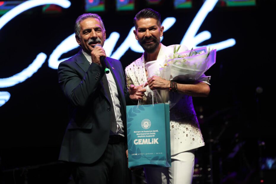 Gemlik Kurtuluş Gününde Mehmet Çevik ile Coştu