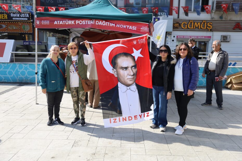 BURSA’NIN CADDE VE SOKAKLARI ‘ATA POSTERLERİ’ İLE DONATILIYOR