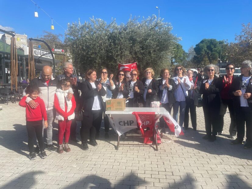 CHP Lİ KADINLAR ATATÜRKLÜ ANAHTAR DAGITTILAR