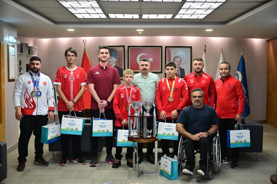BAŞKAN OKTAY YILMAZ ŞAMPİYONLARI AĞIRLADI