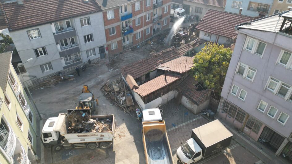 İNEGÖL’DE ÇIKMAZ SOKAKLAR ULAŞIMA AÇILIYOR