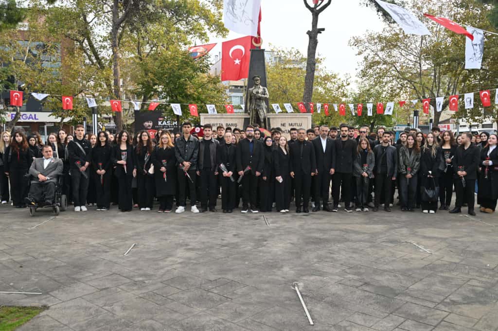 Gemlik’te 200 Genç, 10 Kasım’da Atatürk’ün Huzurunda Gençliğe Hitabe Okudu