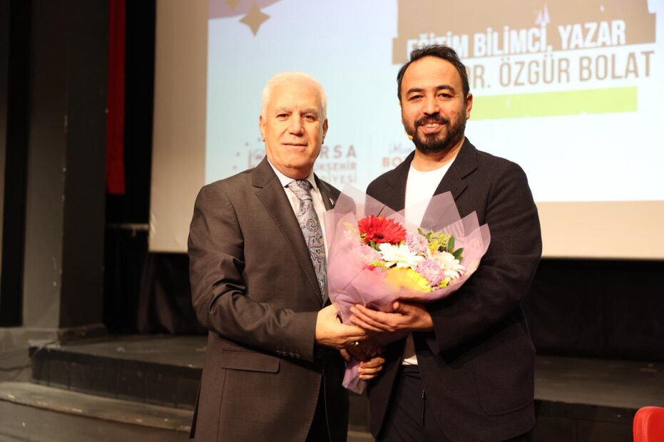BAŞKAN BOZBEY’DEN GENÇLERE ‘HAYAL KURUN’ TAVSİYESİ