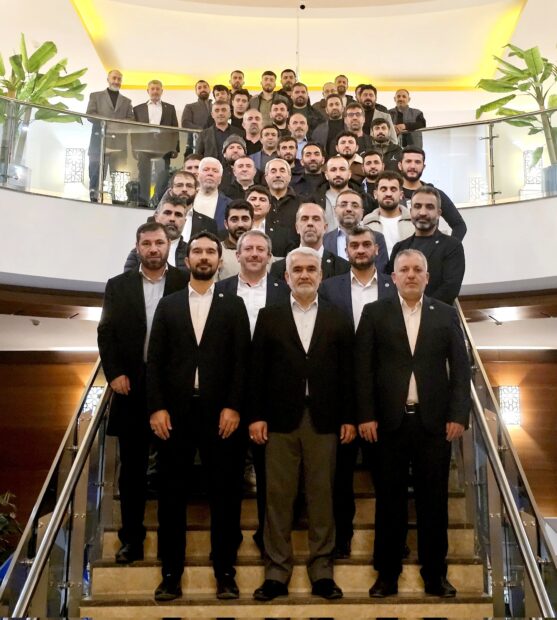 Yapıcıoğlu Bursa İl Teşkilatının Kampına Katıldı