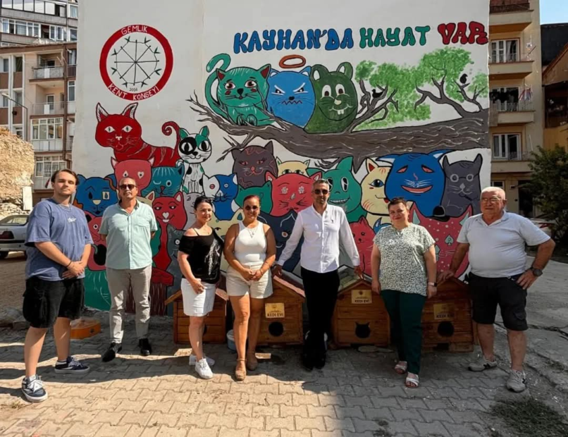 GEMLİK’TE BİR ATIL DUVAR DAHA SANATLA GÜZELLEŞTİ