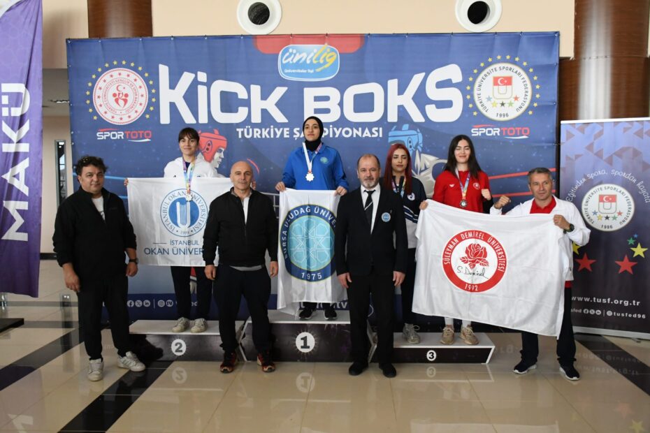 BUÜ’lü kick boksçulardan madalya başarısı