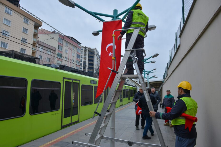 BURSA TÜRK BAYRAKLARIYLA DONATILDI