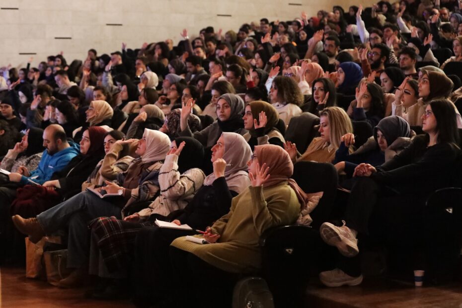 GENÇLER BÜYÜKŞEHİR’LE KPSS’YE HAZIRLANIYOR
