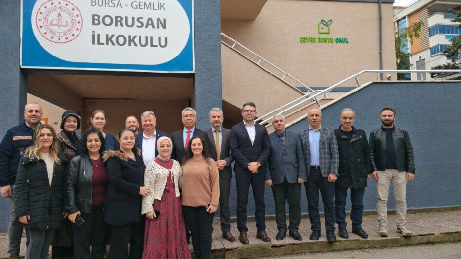 Serdar Özkaleli’ye Teşekkür Plaketi