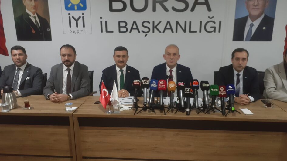 İYİ PARTİ BURSA İL ÖRGÜTÜ 2025 YILINI DEĞERLENDİRDİ  “TÜRKİYE’DE BURSA’DA İYİ YÖNETİLEMİYOR”