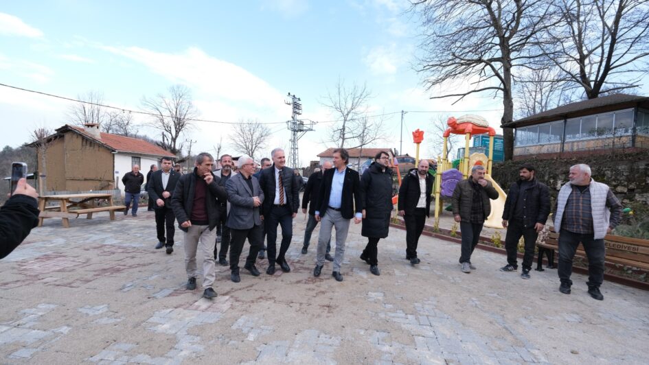 İNEGÖL BELEDİYESİ’NDEN İCLALİYE MAHALLESİNDE MEYDAN DÜZENLEMESİ