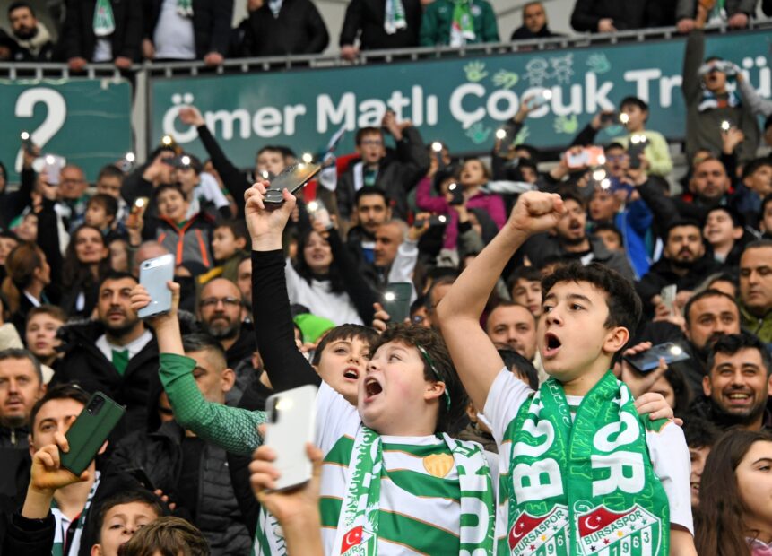 Osmangazi Belediyesi Çocuklara Bursaspor Sevgisini Aşılıyor