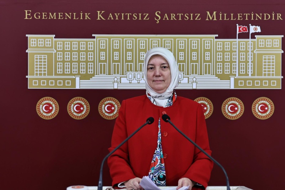 EMİNE YAVUZ GÖZGEÇ; “28 ŞUBATI TARİHİN KARANLIK SAYFALARINDAN ÇIKARMAYA ÇALIŞANLARA YER YOK.”