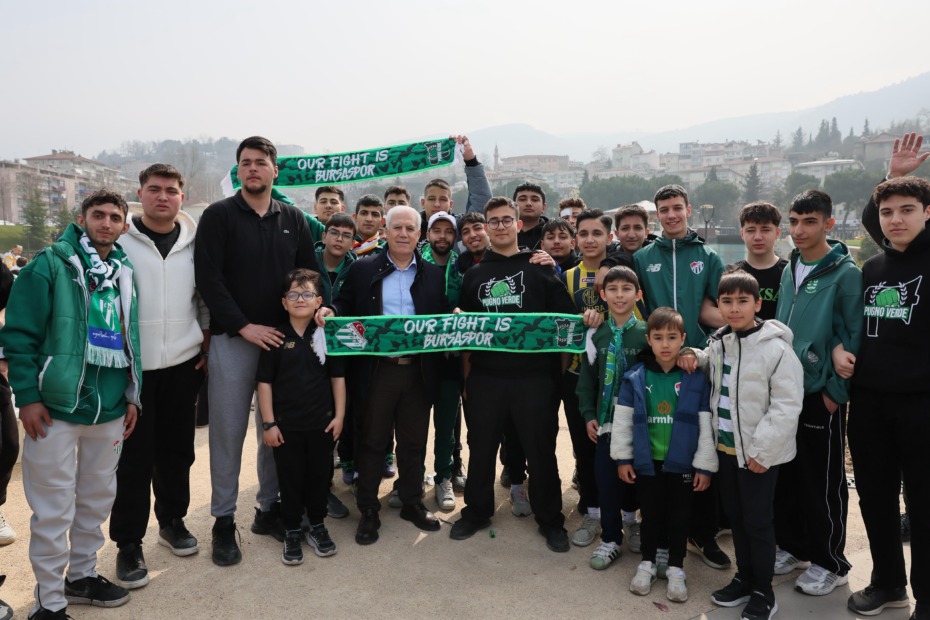 BAŞKAN BOZBEY, BURSASPOR TARAFTARLARIYLA ŞAMPİYONLUK HEYECANINI PAYLAŞTI