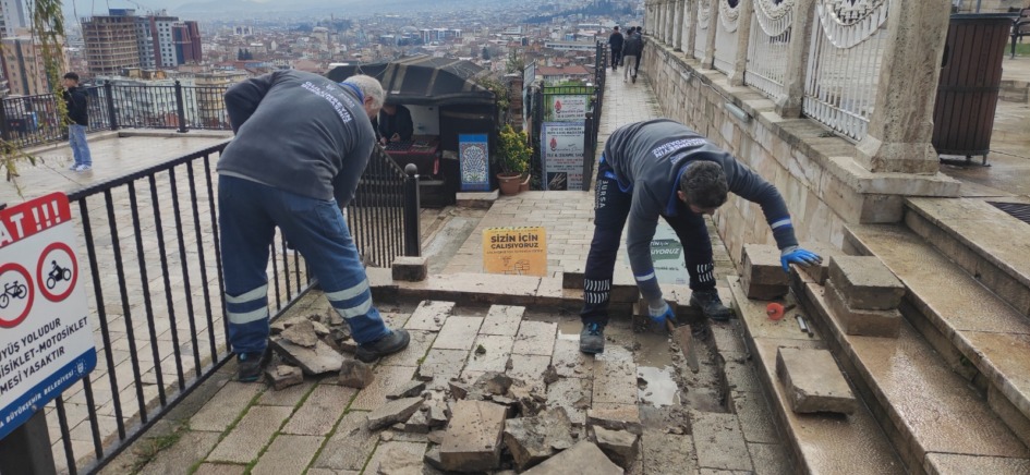 TARİHİ TOPHANE MEYDANI YENİLENDİ