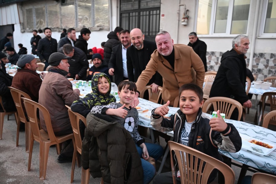 BAŞKAN KARABATI SOKAK İFTARINDA VATANDAŞLARLA BULUŞTU