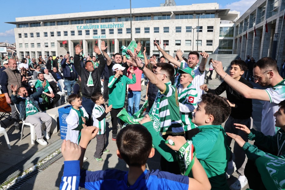 Bursaspor’un şampiyonluk heyecanı Nilüfer’de zirve yaptı