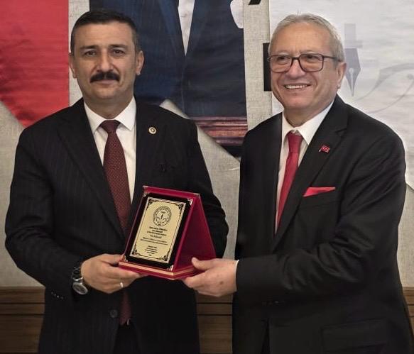 TÜRKOĞLU’NA “YILIN MİLLETVEKİLİ” ÖDÜLÜ