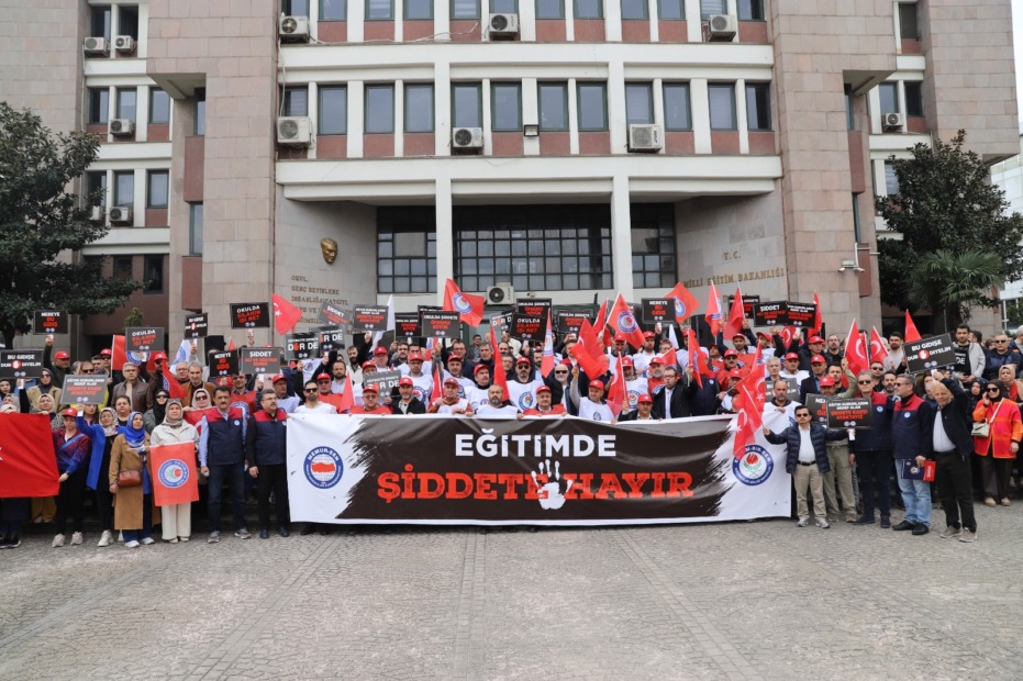 EBS BURSA’DAN SİVEREK’TEKİ SALDIRIYA TEPKİ: “OKULDA ŞİDDET İSTEMİYORUZ”