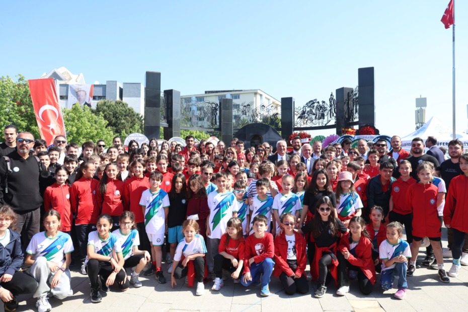 Nilüfer, 19 Mayıs’ı Cumhuriyet Meydanı’nda karşıladı