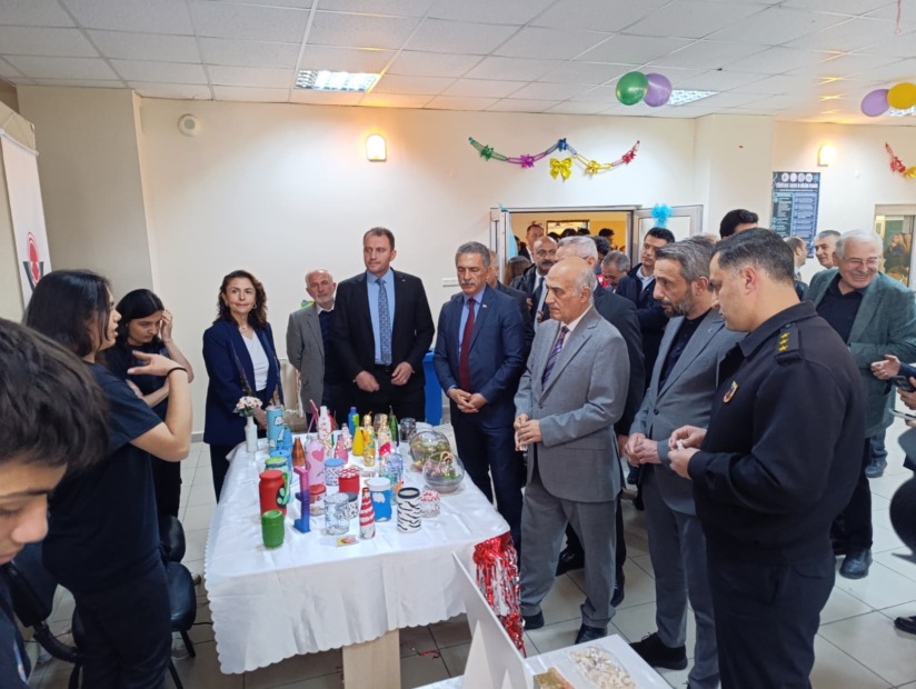 TÜBİTAK 4006-B Bilim Fuarı Gemlik’te Açıldı