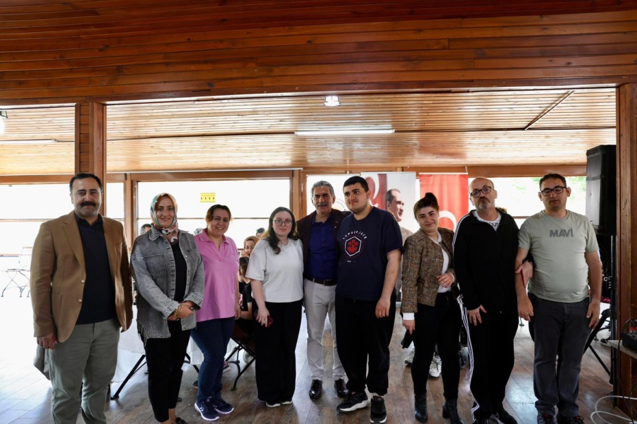 Gemlik Belediyesi Engelsiz Montaj Atölyesi Anneleriyle Anneler Günü Buluşması