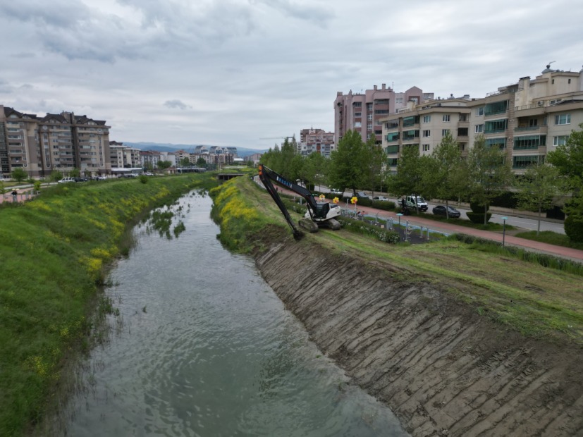 BÜYÜKŞEHİR’DEN YAZ MEVSİMİ ÖNCESİNDE DERE TEMİZLİĞİ