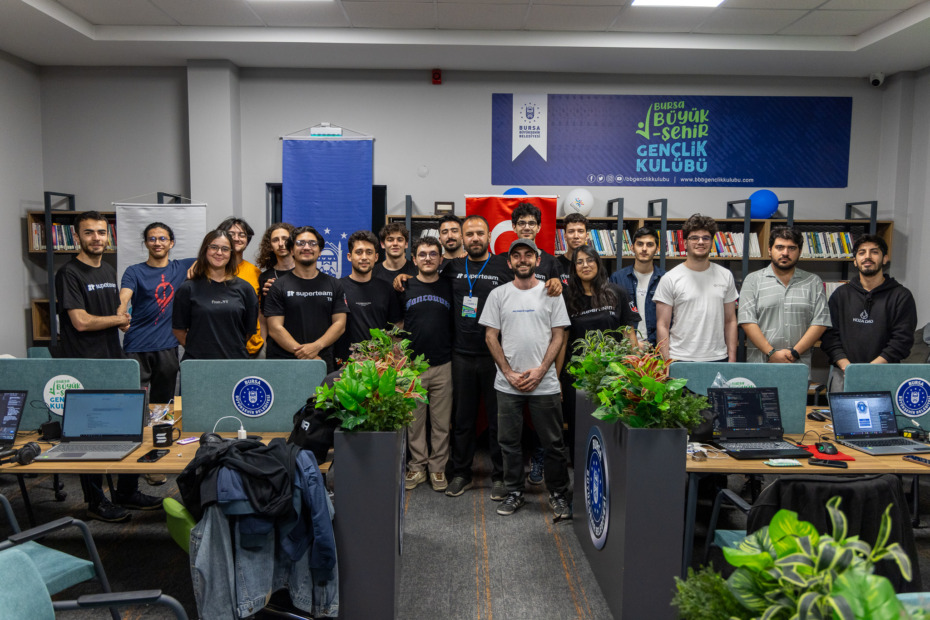 GENÇ YAZILIMCILAR TEKNOLOJİ MARATONUNDA BULUŞTU